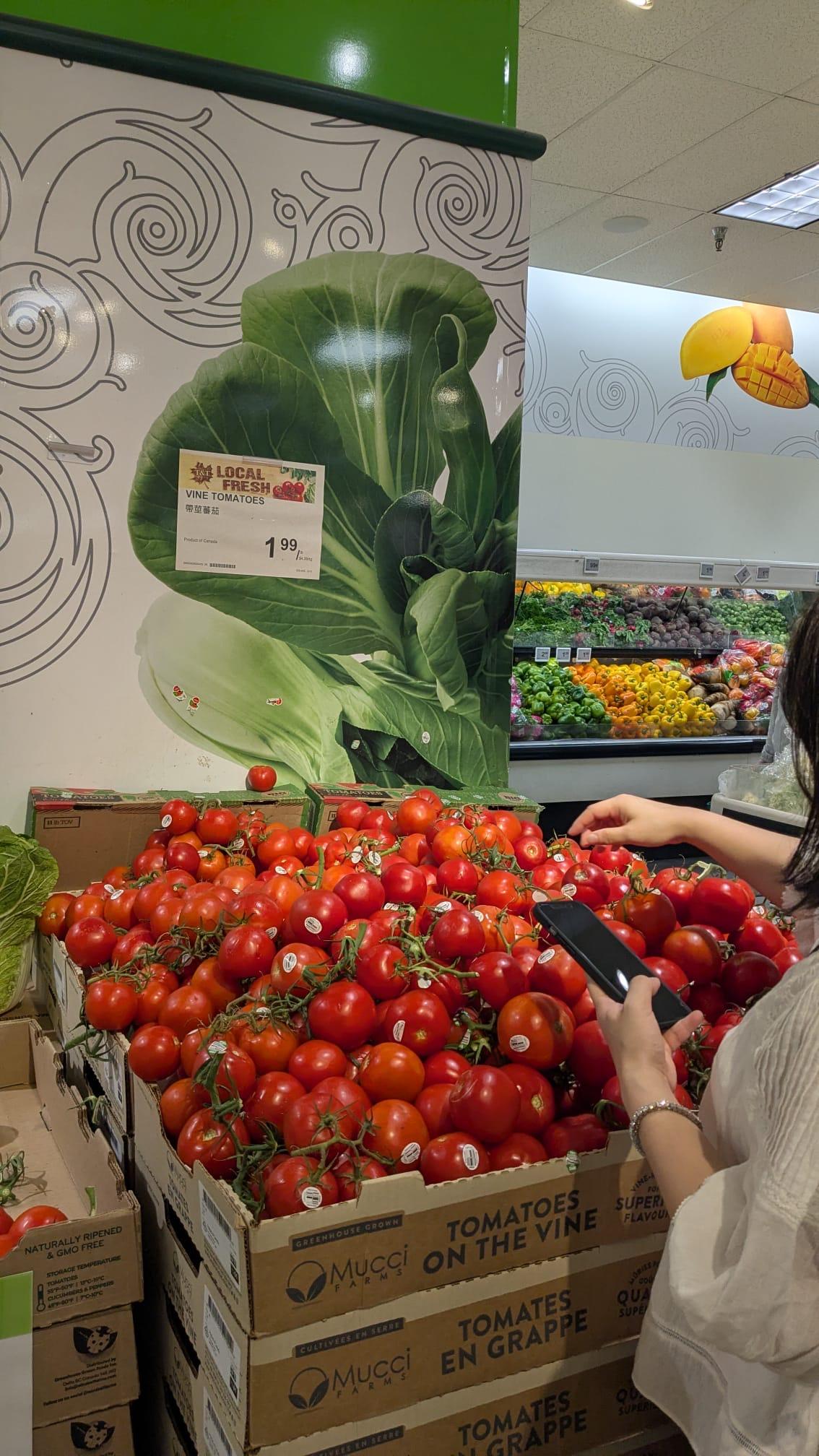 Shopper using Grocery Nav in the produce section
